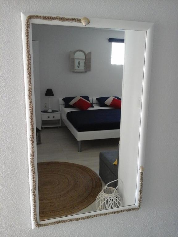 Posteľ alebo postele v izbe v ubytovaní Studio Apartment in Hvar Town with Balcony, Air Conditioning, Wi-Fi, Dishwasher (4858-1)