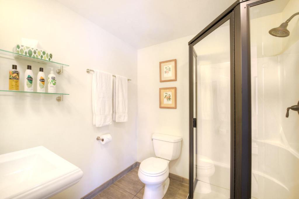 Ένα μπάνιο στο Boulder Guest House