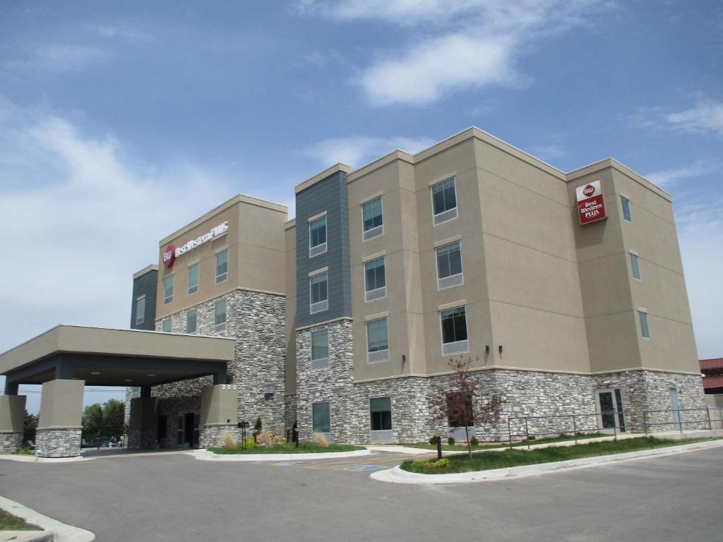 a rendering of the front of the hotel at Best Western Plus McPherson in McPherson