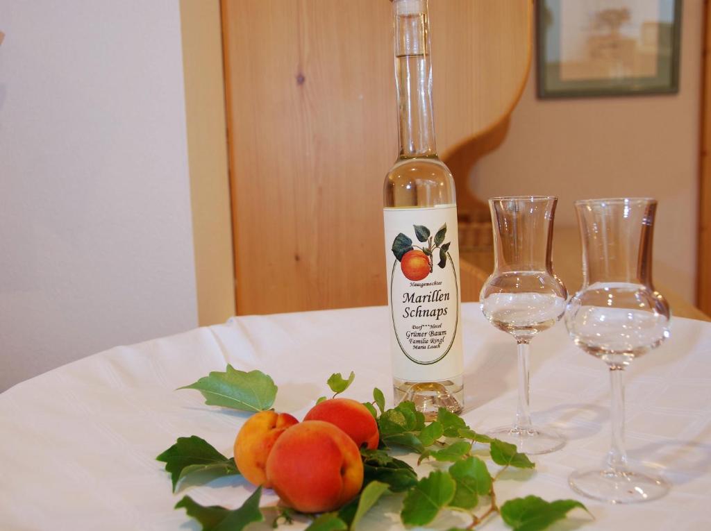Nápoje v ubytování Dorf Hotel Grüner Baum