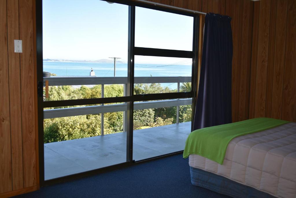 Postel nebo postele na pokoji v ubytování Moeraki Beach Motels
