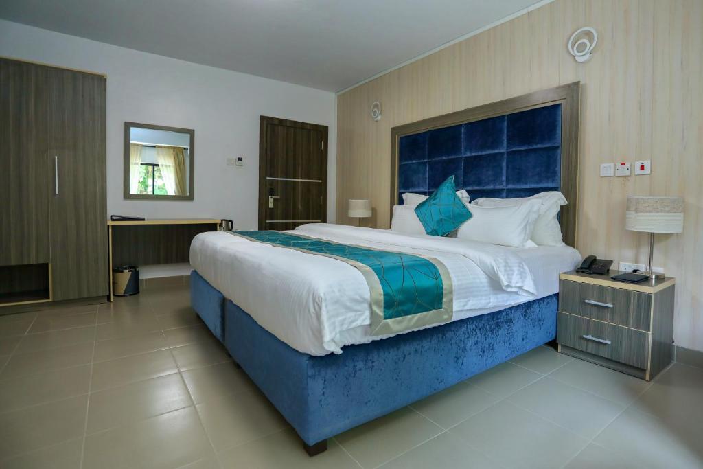Ένα ή περισσότερα κρεβάτια σε δωμάτιο στο Riviera Suites