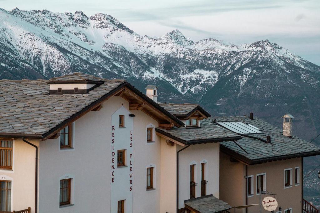 Nespecifikovaný výhled na hory nebo výhled na hory při pohledu z aparthotelu