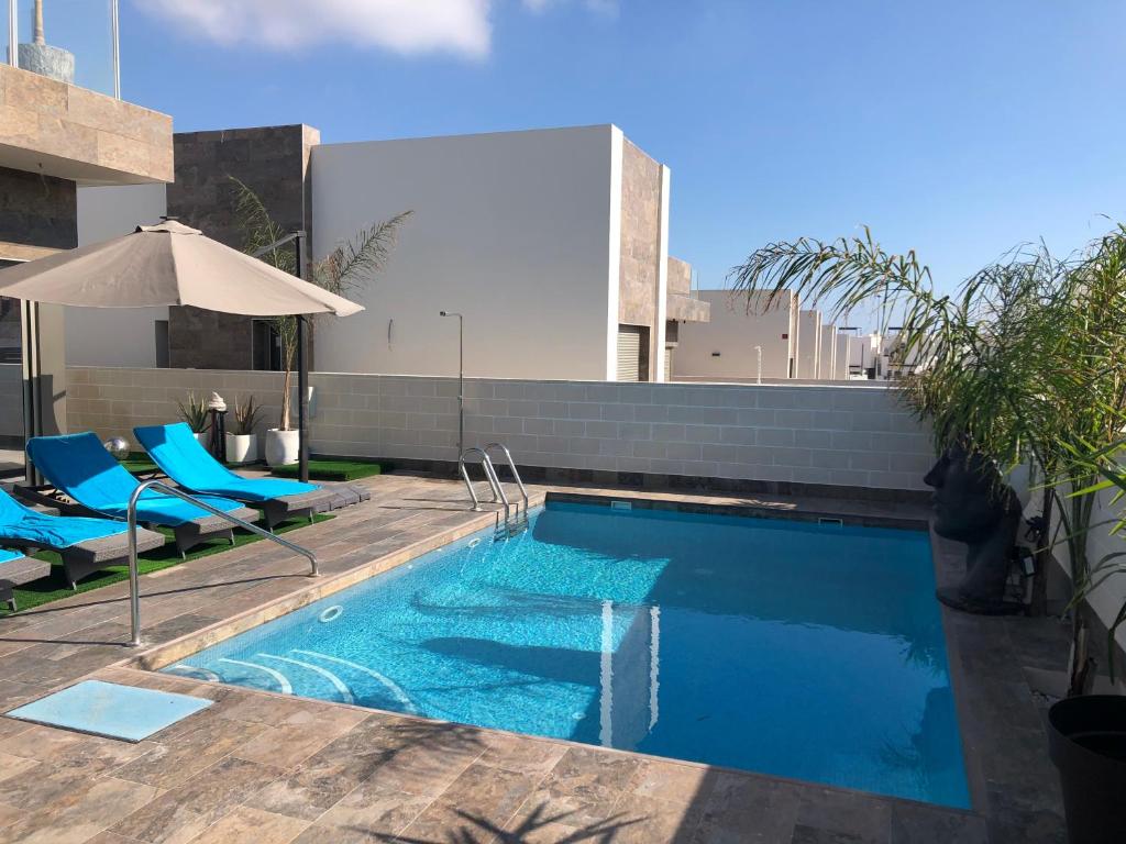 Luxury 4 bed private villa with option of heated pool in ...