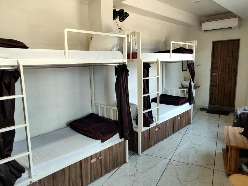 Palanda nebo palandy na pokoji v ubytování Hotel Milan