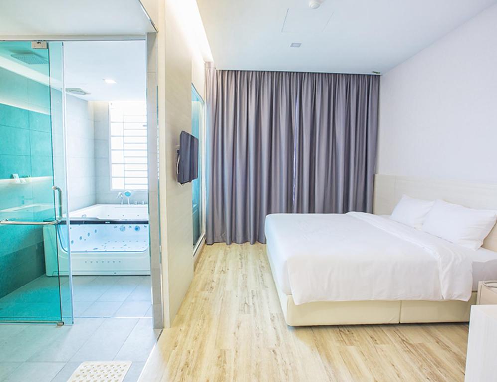 Postel nebo postele na pokoji v ubytování Minimalist Hotel