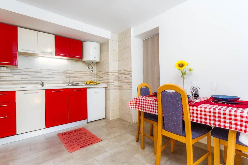 Kuchyň nebo kuchyňský kout v ubytování Apartment Mirela