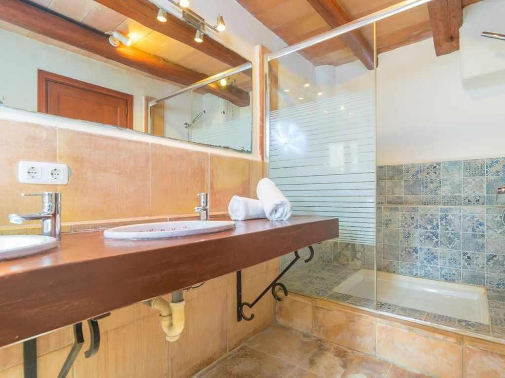 Koupelna v ubytování Finca Son Xona Alcina Vacation