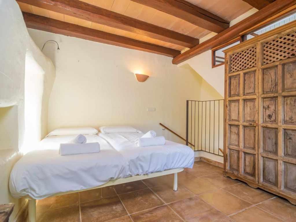 Postel nebo postele na pokoji v ubytování Finca Son Xona Alcina Vacation