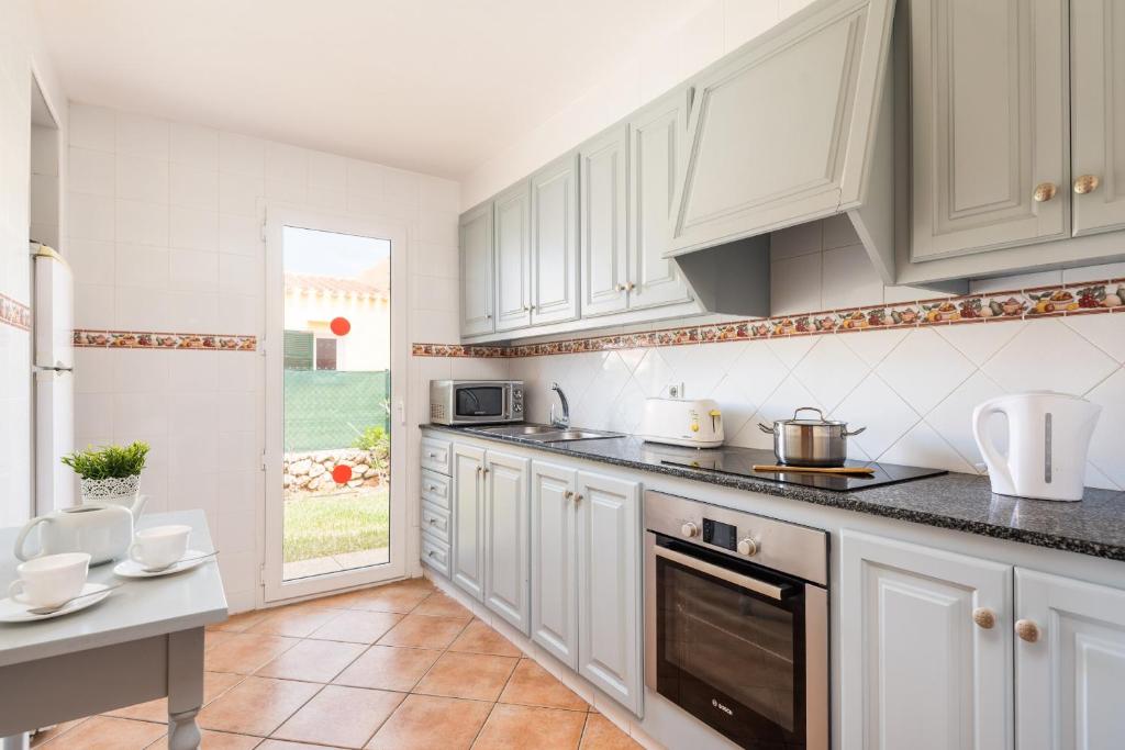 Kuchyň nebo kuchyňský kout v ubytování Villa Nurimar