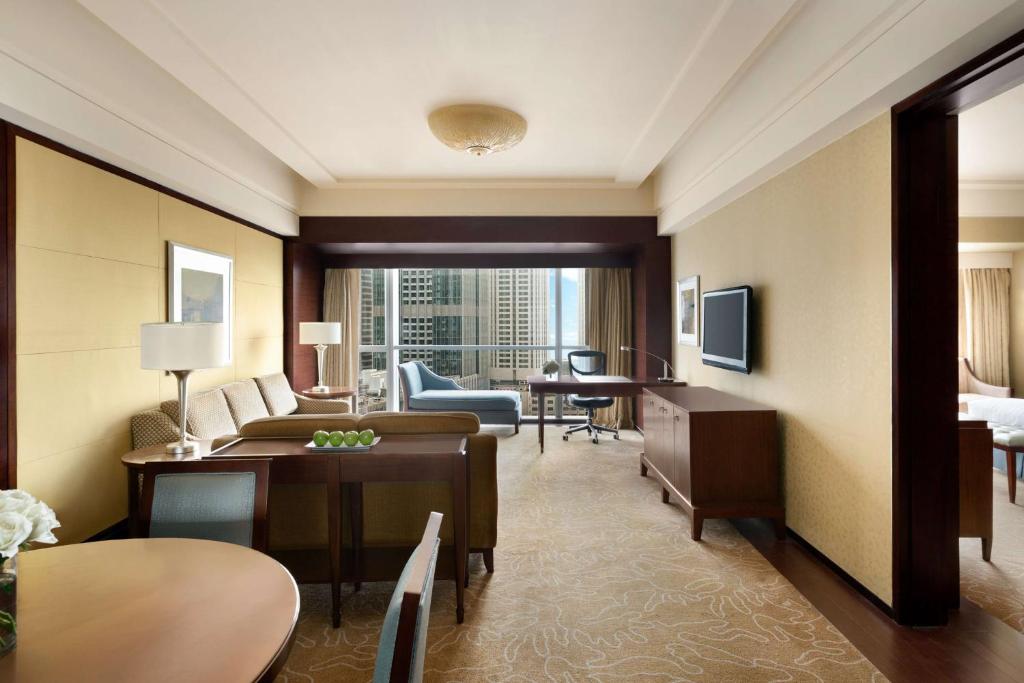 Shangri-La Qingdao - May Fourth Square - Executive King Suite - Talflügel