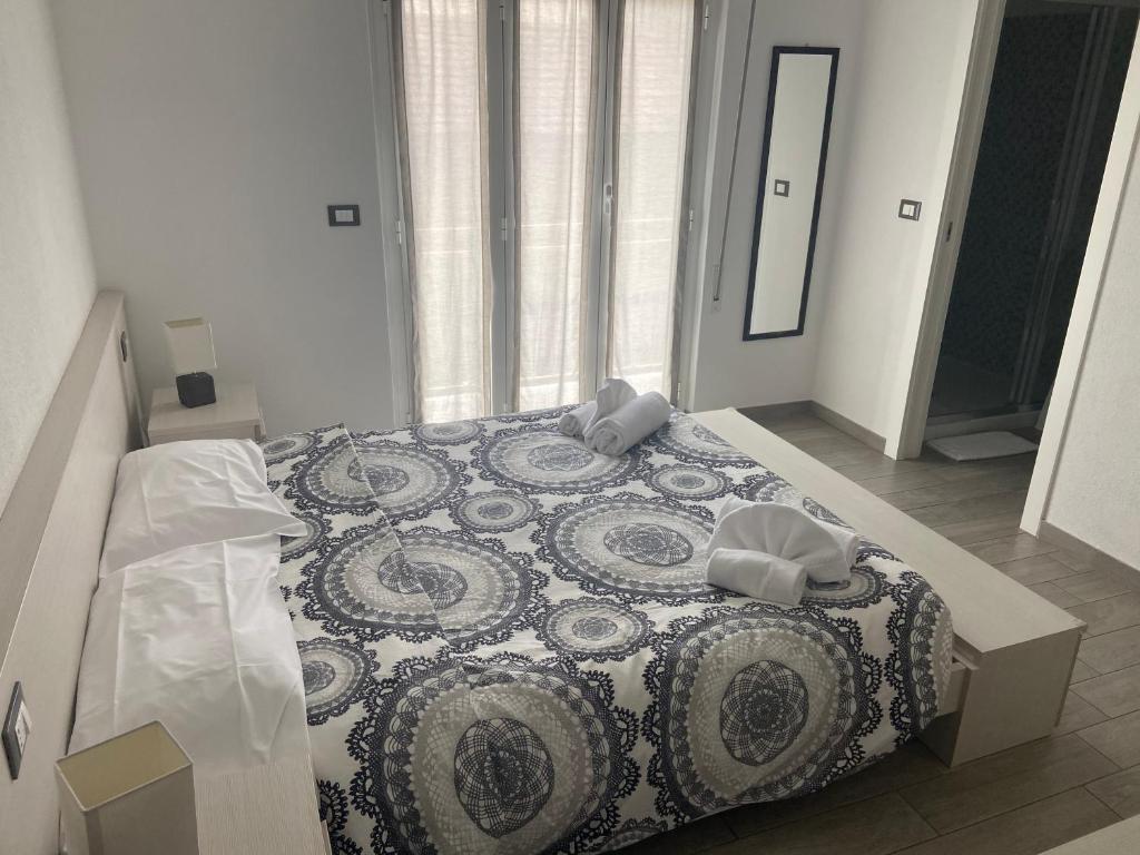 Łóżko lub łóżka w pokoju w obiekcie Albergo Aduepassi & Servizio Bike Shuttle
