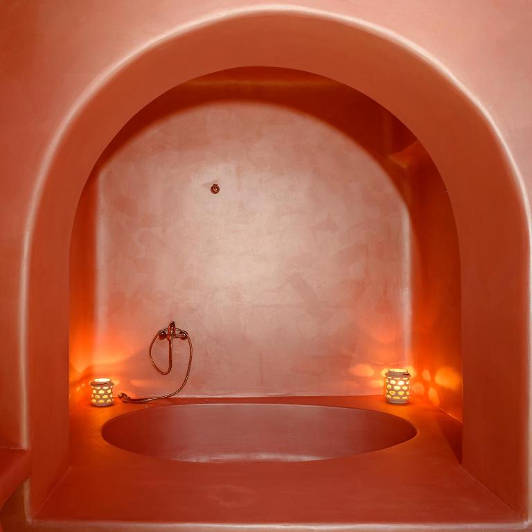 Este Luxury Suites - 9