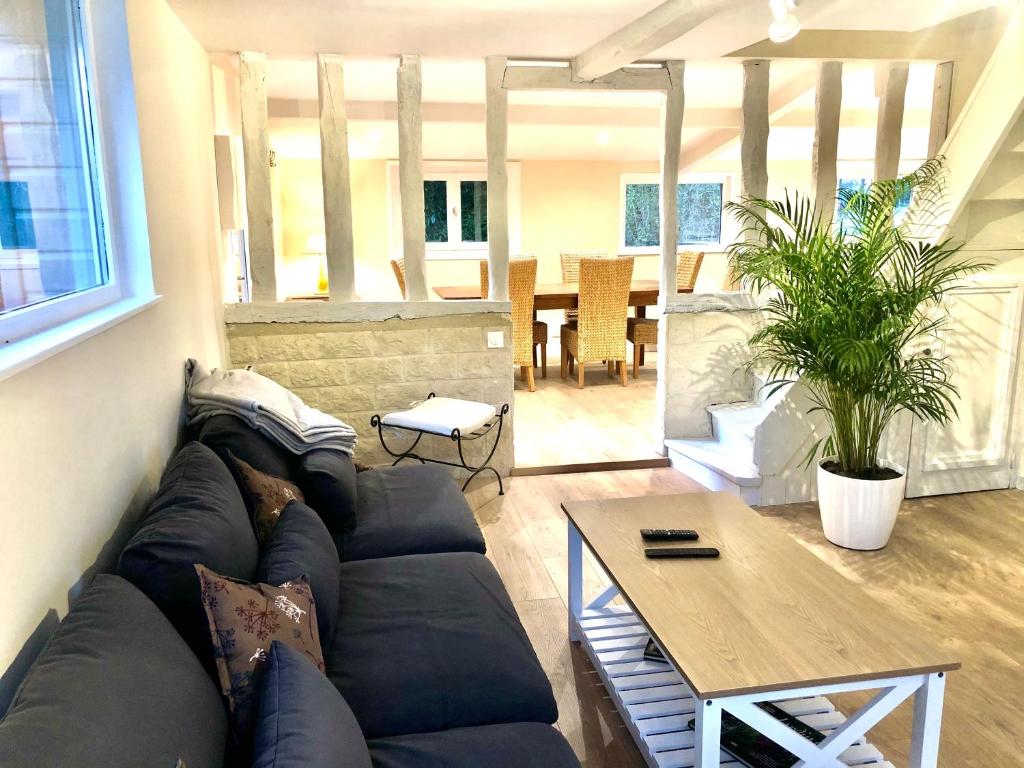 Le Clos Valentine - Three-Bedroom House