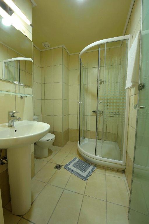 Koupelna v ubytování Kentrikon Hotel & Spa
