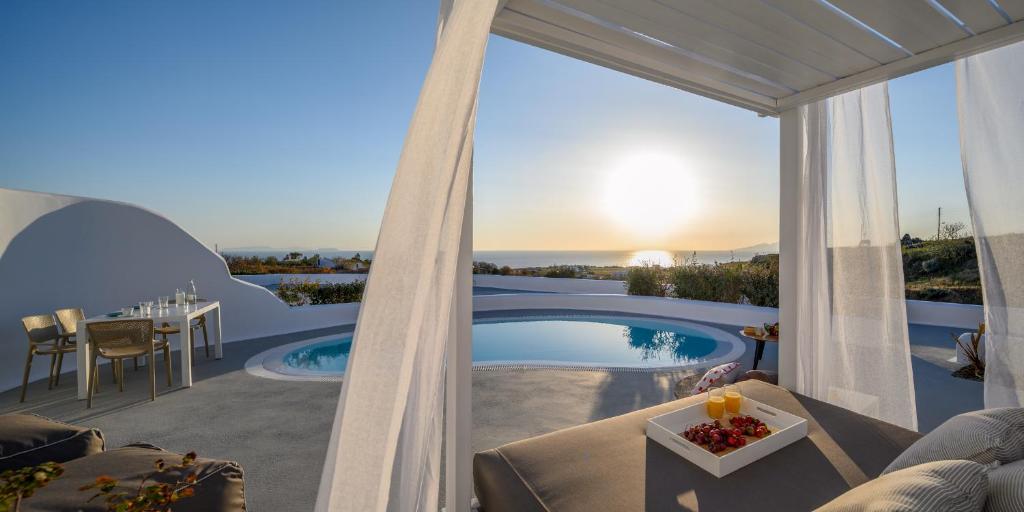 Basen w obiekcie Este Luxury Suites lub w pobliżu