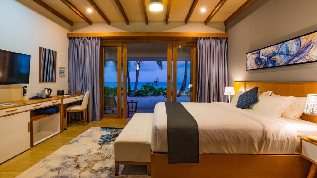 TV a/nebo společenská místnost v ubytování Fiyavalhu Resort Maldives