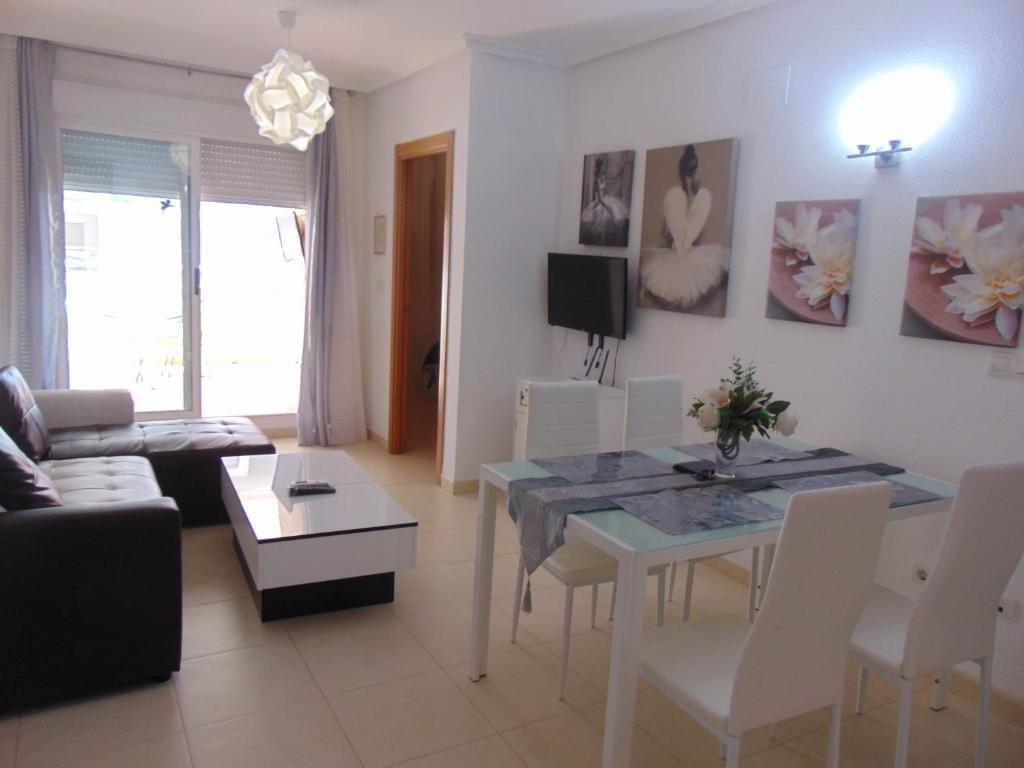 Apartamentos varios con 2 dorm en Marina Dor , la playa de Amplaries 47 , vista lateral al mar - Apartamento De Dos Dormitorios