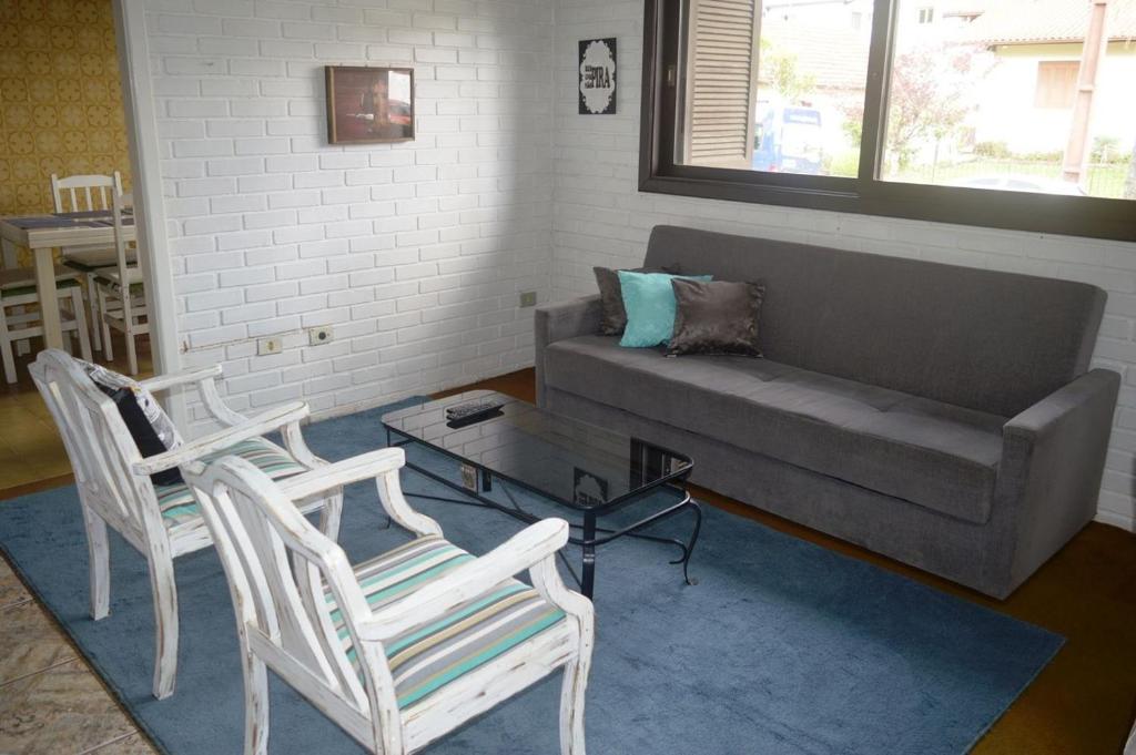 Gramado Alugueis - 04 DORMITORIOS - 50 METROS DA RUA COBERTA  Gramado Alugueis - 04 DORMITORIOS - 50 METROS DA RUA COBERTA