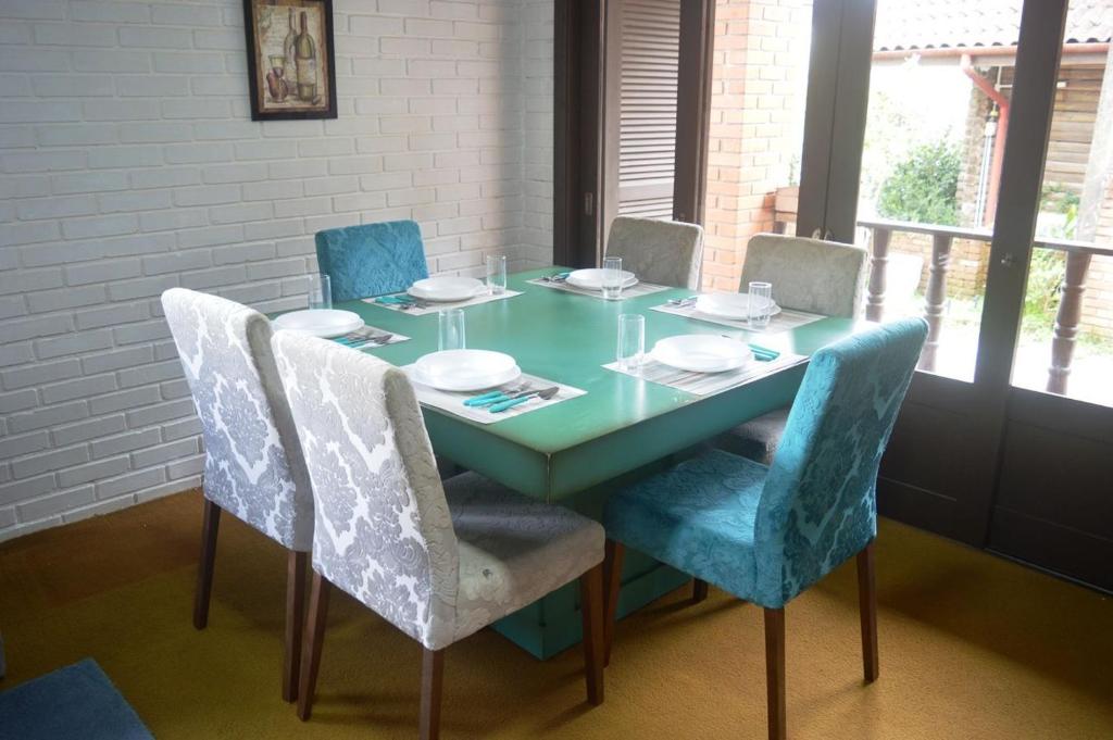 Gramado Alugueis - 04 DORMITORIOS - 50 METROS DA RUA COBERTA  Gramado Alugueis - 04 DORMITORIOS - 50 METROS DA RUA COBERTA