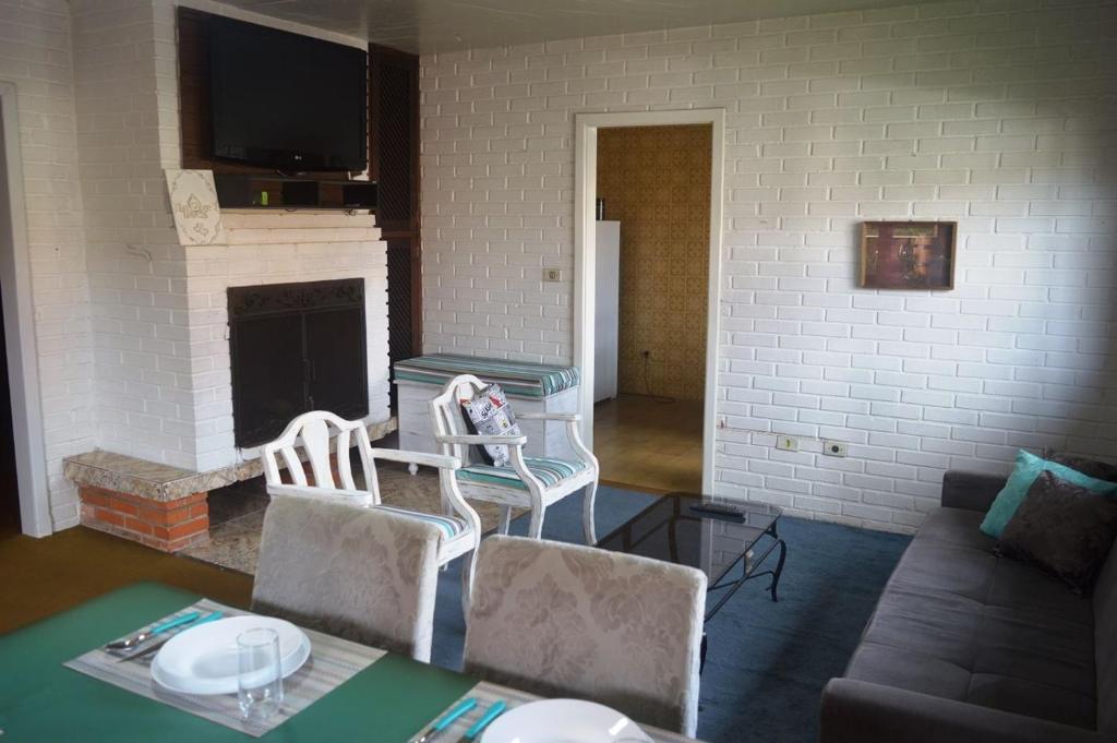 Gramado Alugueis - 04 DORMITORIOS - 50 METROS DA RUA COBERTA  Gramado Alugueis - 04 DORMITORIOS - 50 METROS DA RUA COBERTA