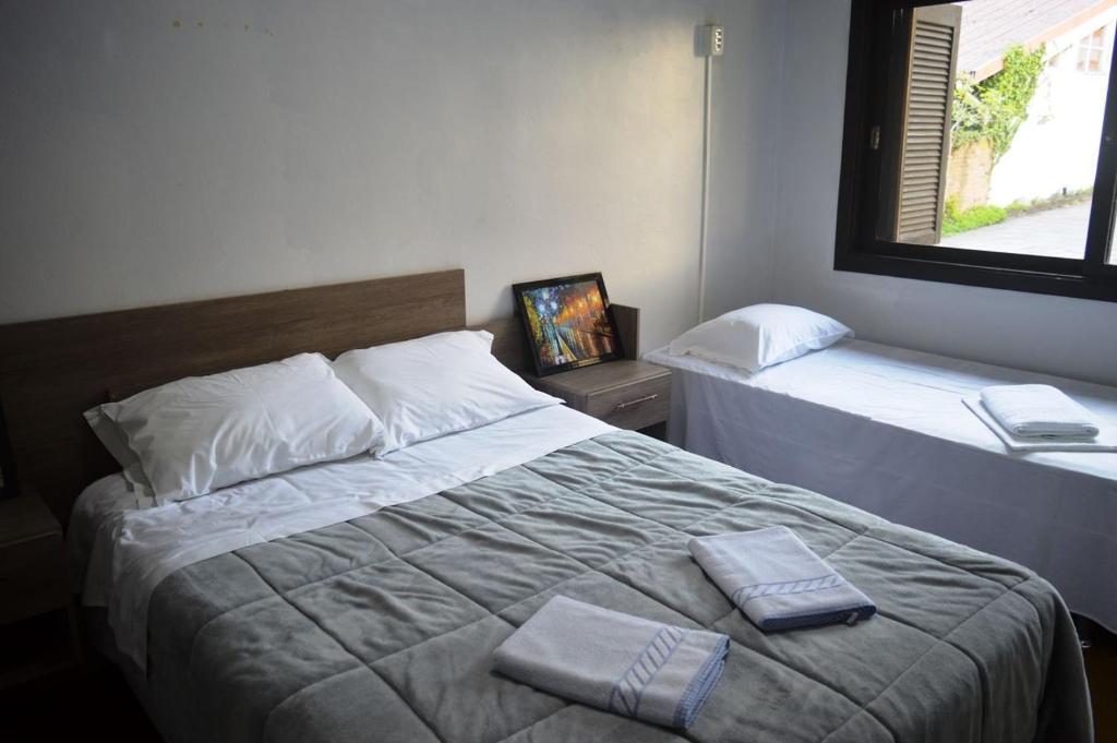 Gramado Alugueis - 04 DORMITORIOS - 50 METROS DA RUA COBERTA  Gramado Alugueis - 04 DORMITORIOS - 50 METROS DA RUA COBERTA