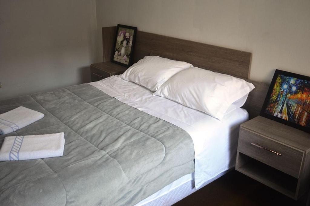 Gramado Alugueis - 04 DORMITORIOS - 50 METROS DA RUA COBERTA  Gramado Alugueis - 04 DORMITORIOS - 50 METROS DA RUA COBERTA