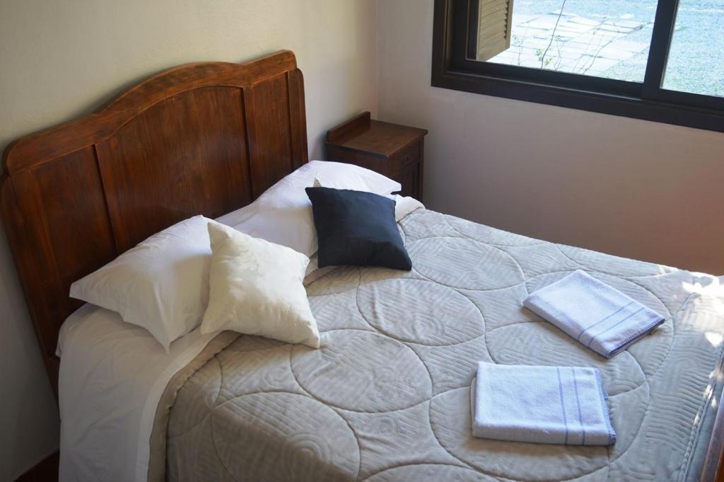 Gramado Alugueis - 04 DORMITORIOS - 50 METROS DA RUA COBERTA  Gramado Alugueis - 04 DORMITORIOS - 50 METROS DA RUA COBERTA