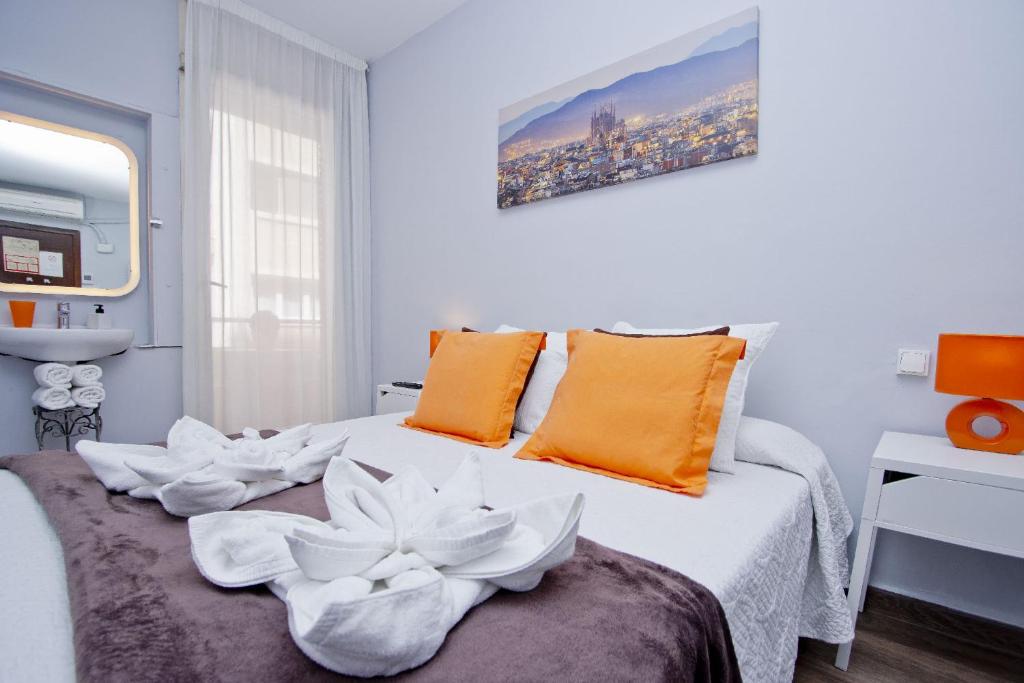 Barcelona City Seven Hostal - Double Room With Shared Bathroom