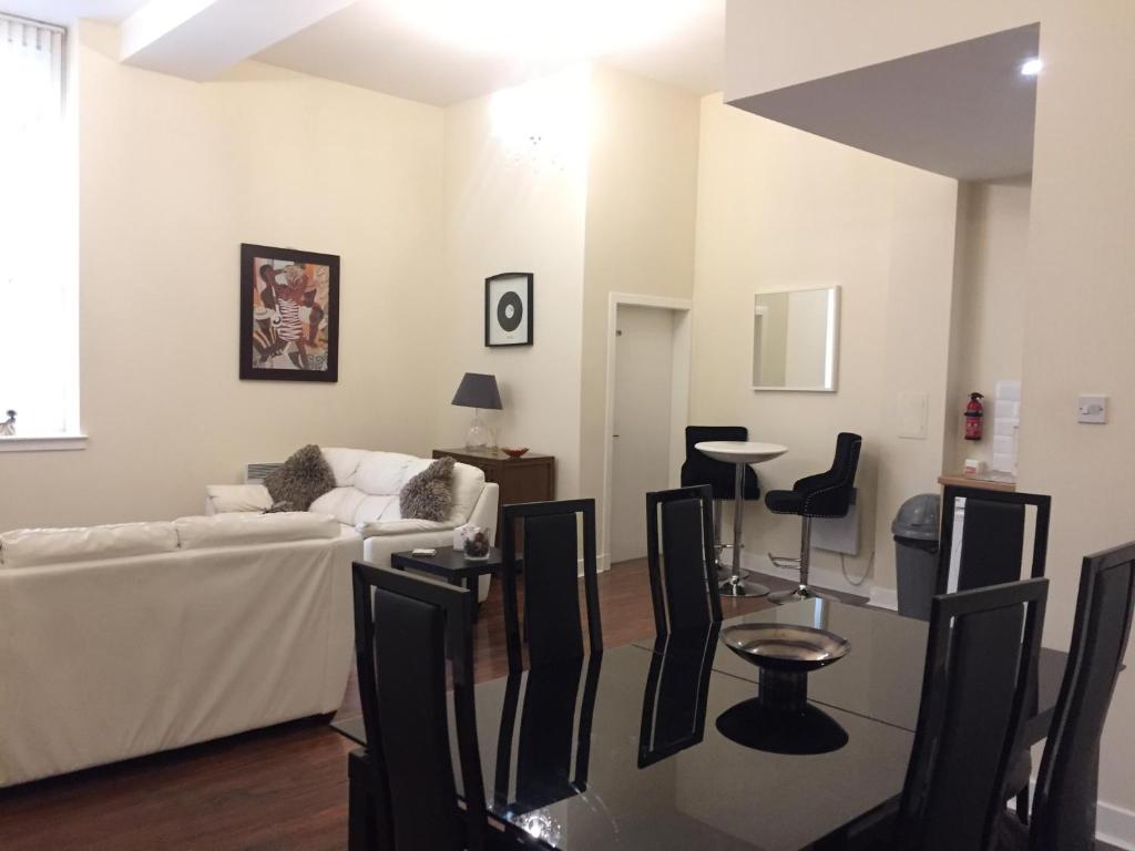 Stunning Glasgow City Centre Apartment - Housity
