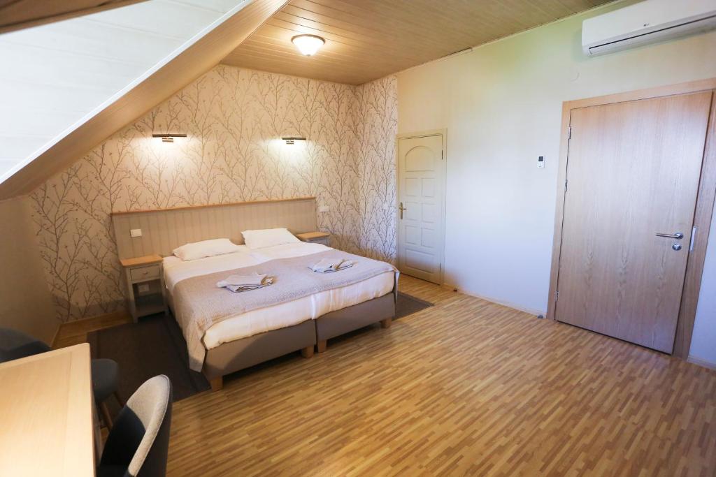 Hotel Jonapolis - Double Or Twin Room With Extra Bed