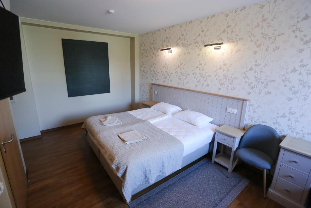 Hotel Jonapolis - Double Or Twin Room With Extra Bed