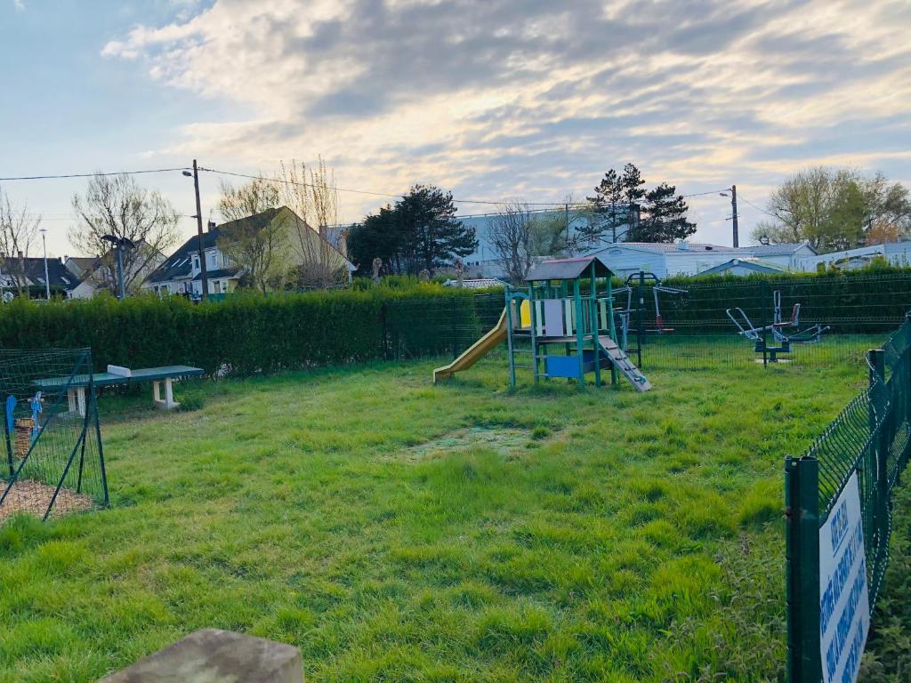 a park with a playground with a slide at Mobil-home 4 personnes 400m de la mer in Berck-sur-Mer