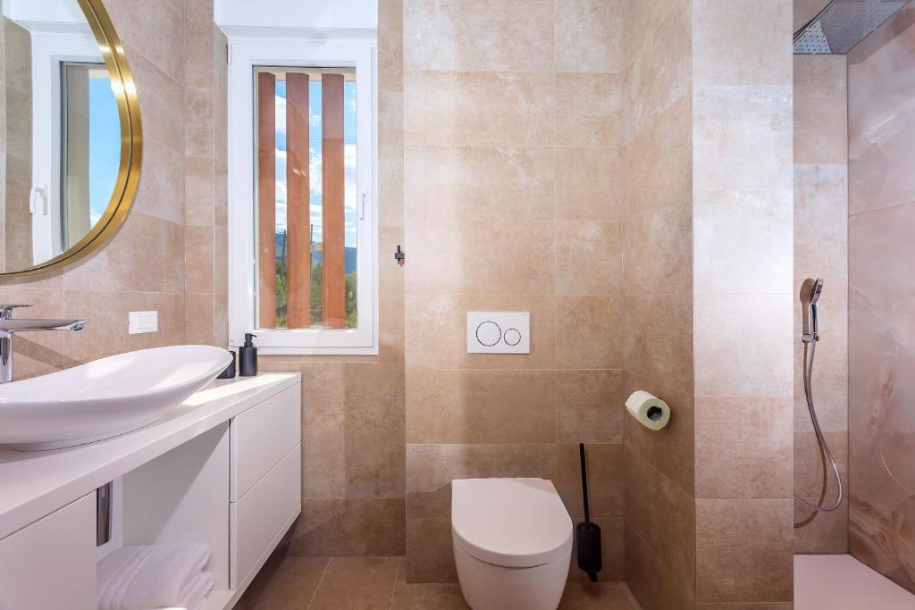 Koupelna v ubytování Luxurius Villa Aria with heated 45sqm pool, jacuzzi and seaview