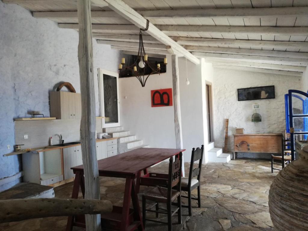 Telewizja i/lub zestaw kina domowego w obiekcie The traditional hause with the best view