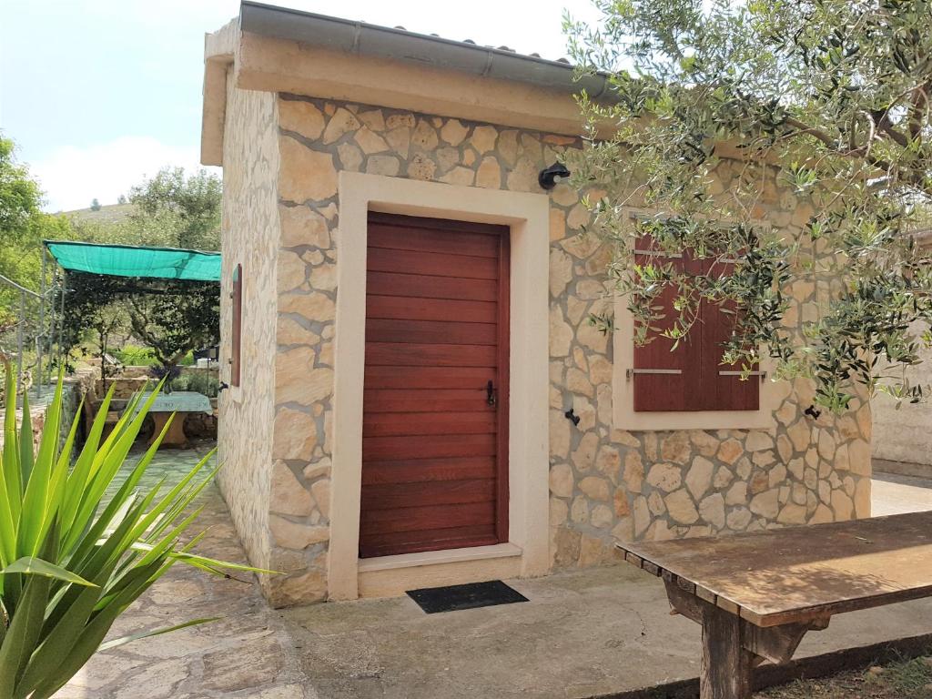 Zdjęcie z galerii obiektu Kornati - Apartments & Stone cottage w mieście Kornati