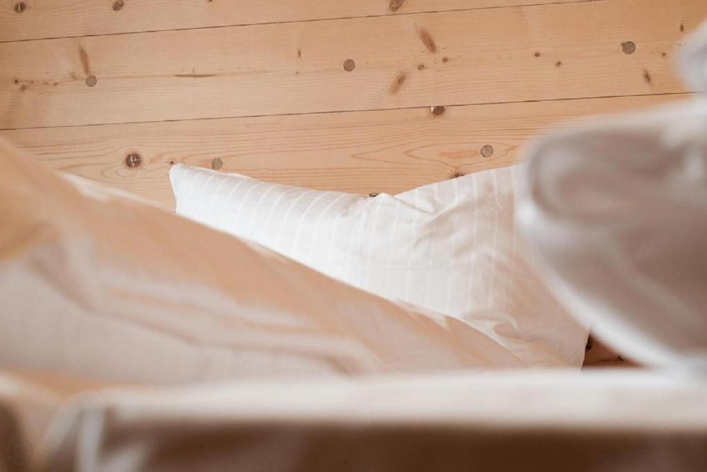 Postel nebo postele na pokoji v ubytování Sleepwood Hotel