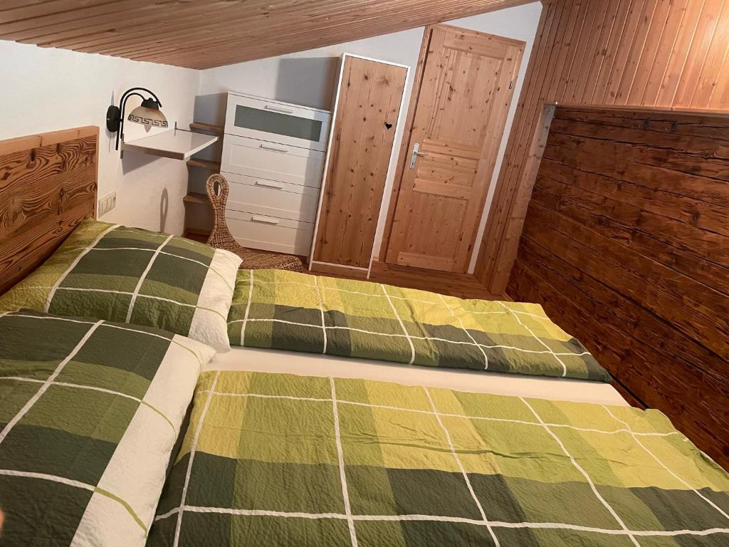 Postel nebo postele na pokoji v ubytování Uriges Alpen-Apartment Stefan Juen