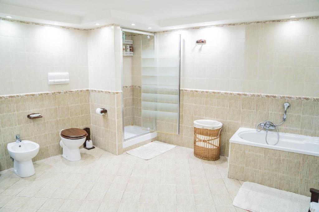 A bathroom at Domus Ugo