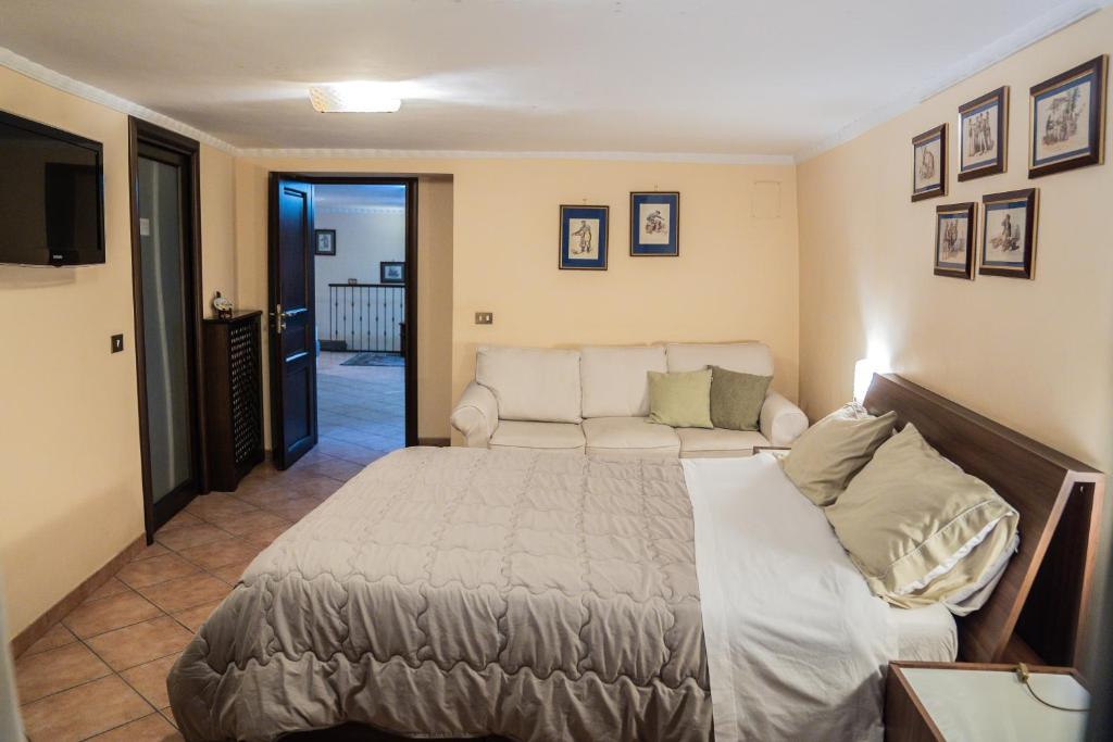 A bed or beds in a room at Domus Ugo
