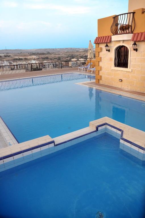 Bazén v ubytování Soreda Hotel nebo v jeho okolí