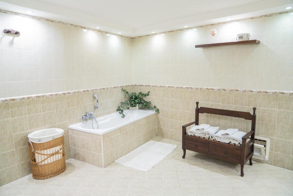 A bathroom at Domus Ugo