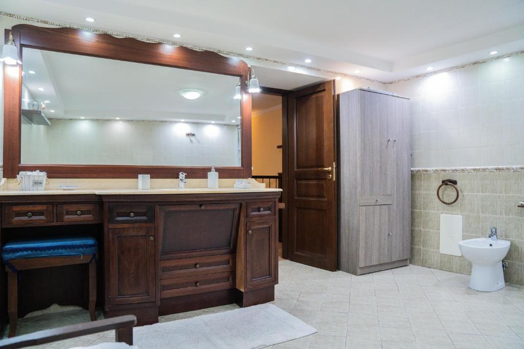 A bathroom at Domus Ugo