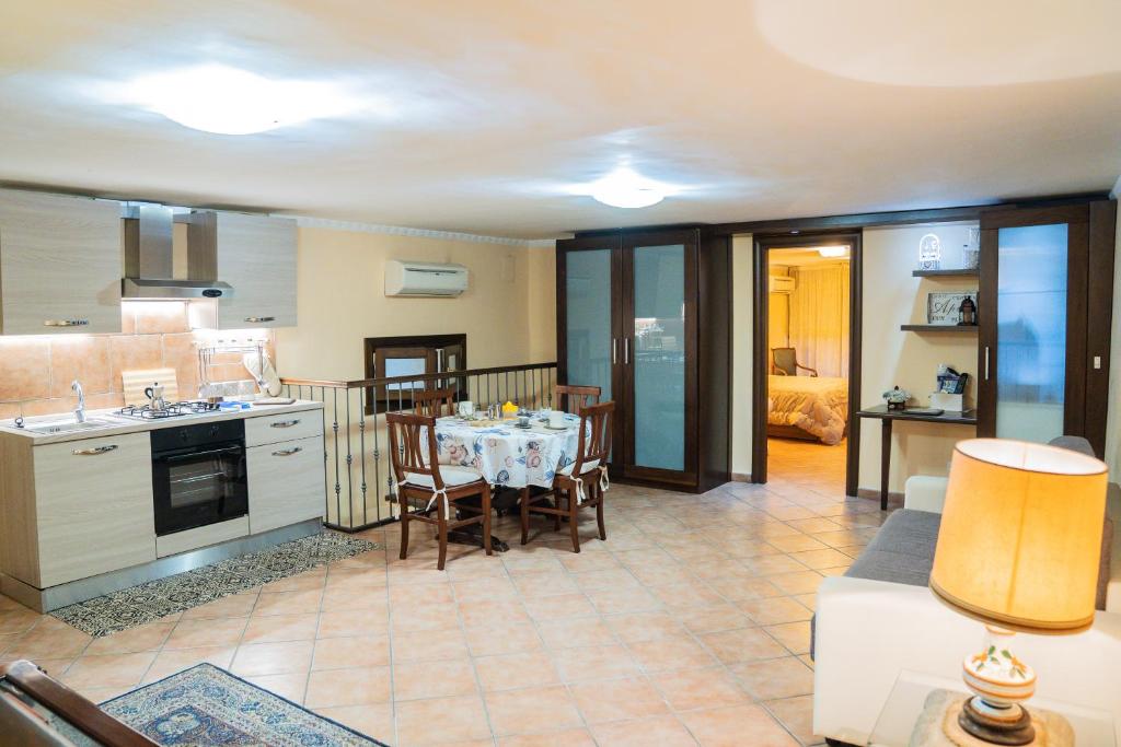 A kitchen or kitchenette at Domus Ugo