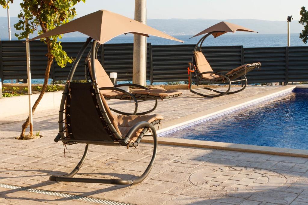 Bazén v ubytovaní Unforgettable sea view apartments Bakota alebo v jeho blízkosti