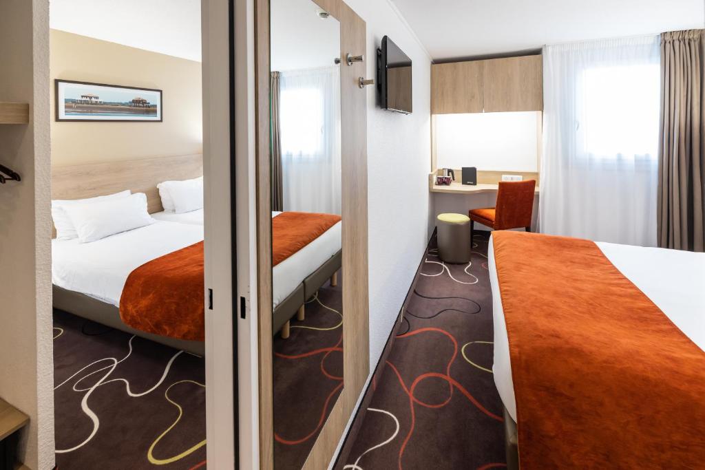 Een bed of bedden in een kamer bij Best Western Hotel Le Bordeaux Sud