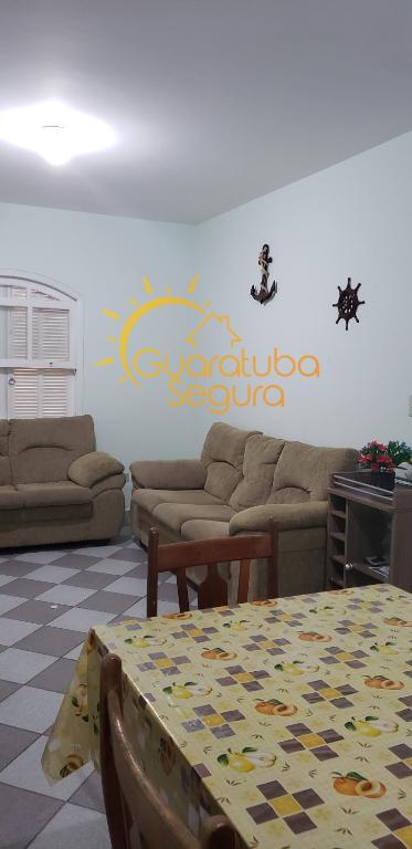  Casa de Veraneio com Piscina Guaratuba