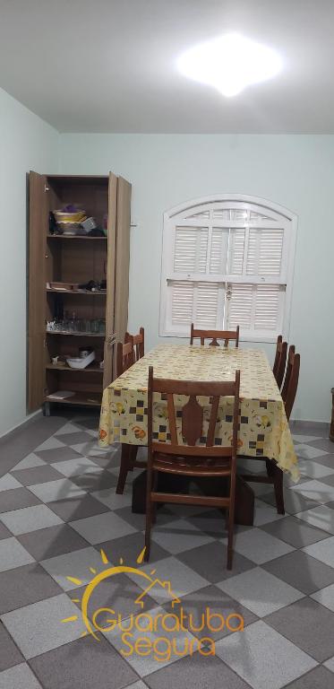  Casa de Veraneio com Piscina Guaratuba