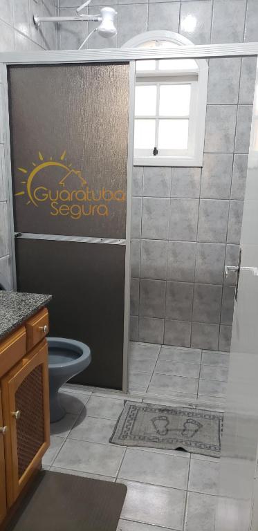  Casa de Veraneio com Piscina Guaratuba