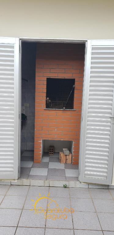  Casa de Veraneio com Piscina Guaratuba